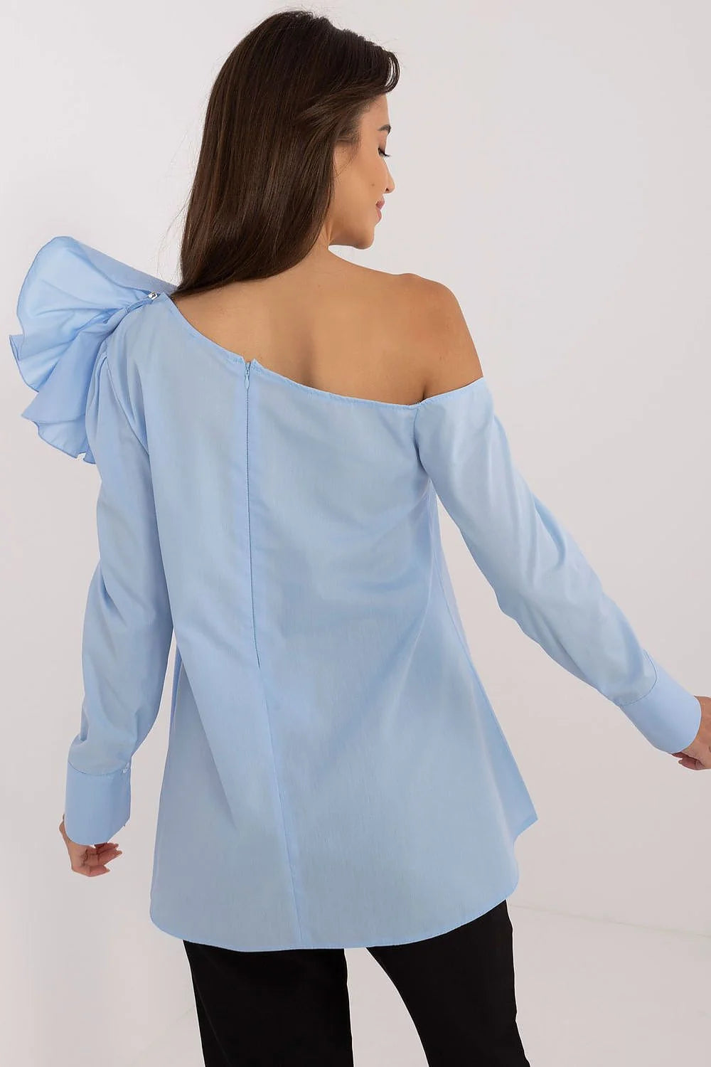 chemisier Lakerta asymétrique coton manches longues broderie fleur bleu ciel rosace volants 3D épauleunique poignets larges