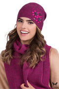 Bonnet et écharpe mode femme design moderne élégant hiver couleur bordeaux fleurs tissu doux confortable