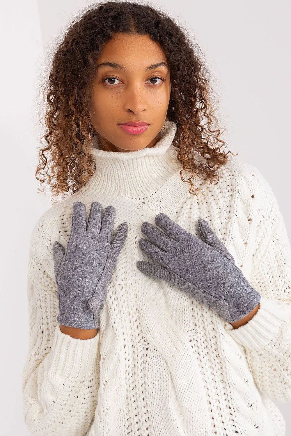 ensemble hivernal élégant confortable femmes pull tricot torsadé col roulé laine mélangée gants minimalistes gris chiné