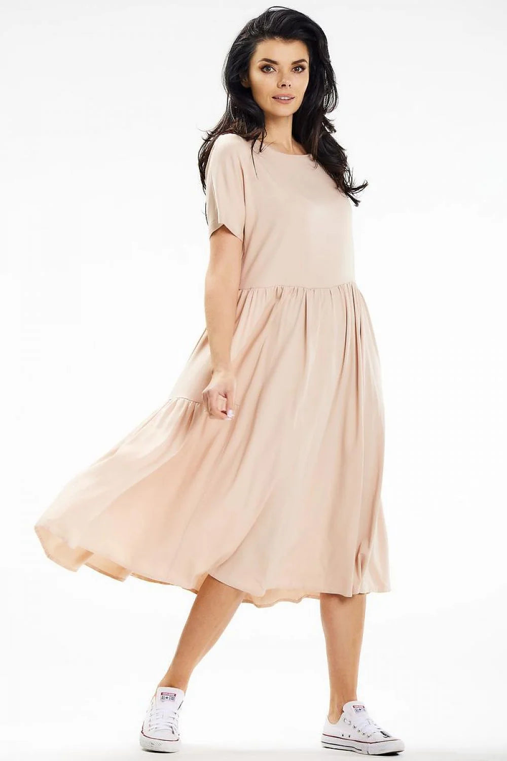 Robe de jour design fluide style casual-chic couleur beige clair femme manches courtes encolure bateau coupe ample taille haute summer dress