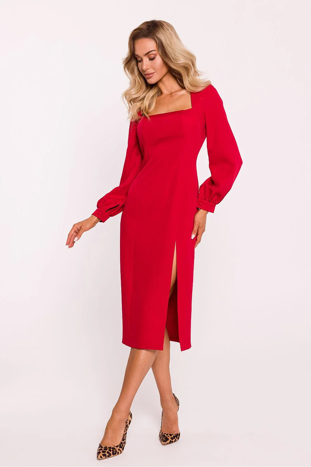 Robe de jour élégante couleur rouge tissu synthétique manches longues encolure carrée fente latérale pour femme