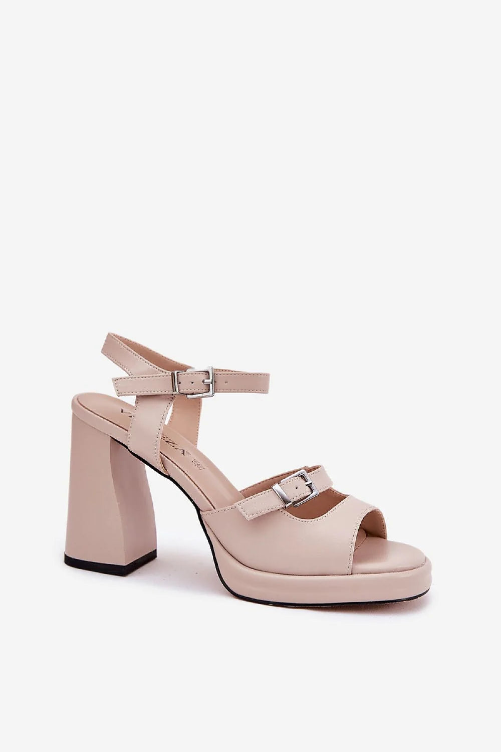 Sandales à talons élégantes pour femmes, design moderne et épuré, cuir naturel beige, talons blocs, confort et style, occasions spéciales