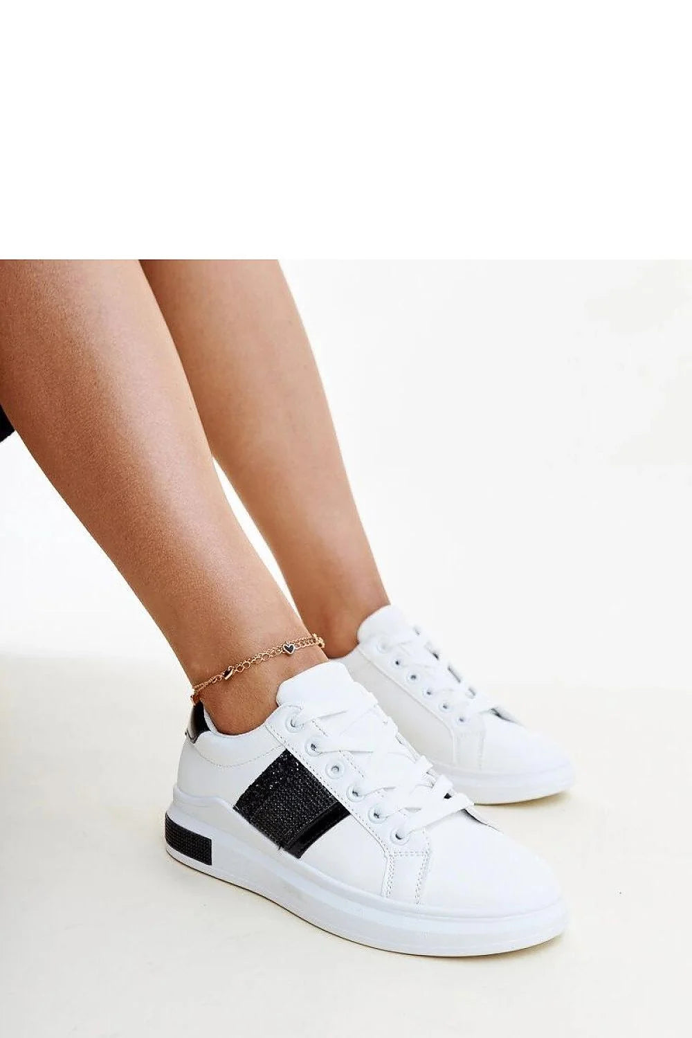 sneakers Solea basses blanches accents noirs strass semelle épaisse amortissante cuir similicuir confortable féminines polyvalentes casual chic urbaines élégantes