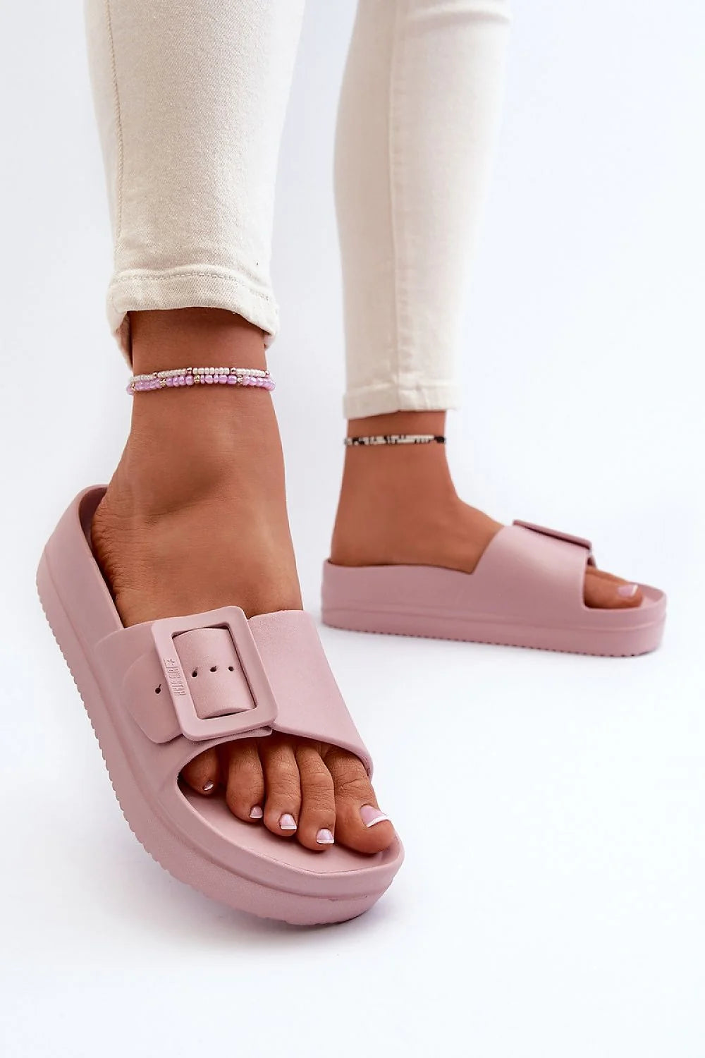Sandales féminines modernes style minimaliste rose pâle bride ajustable semelle compensée perlées occasion été
