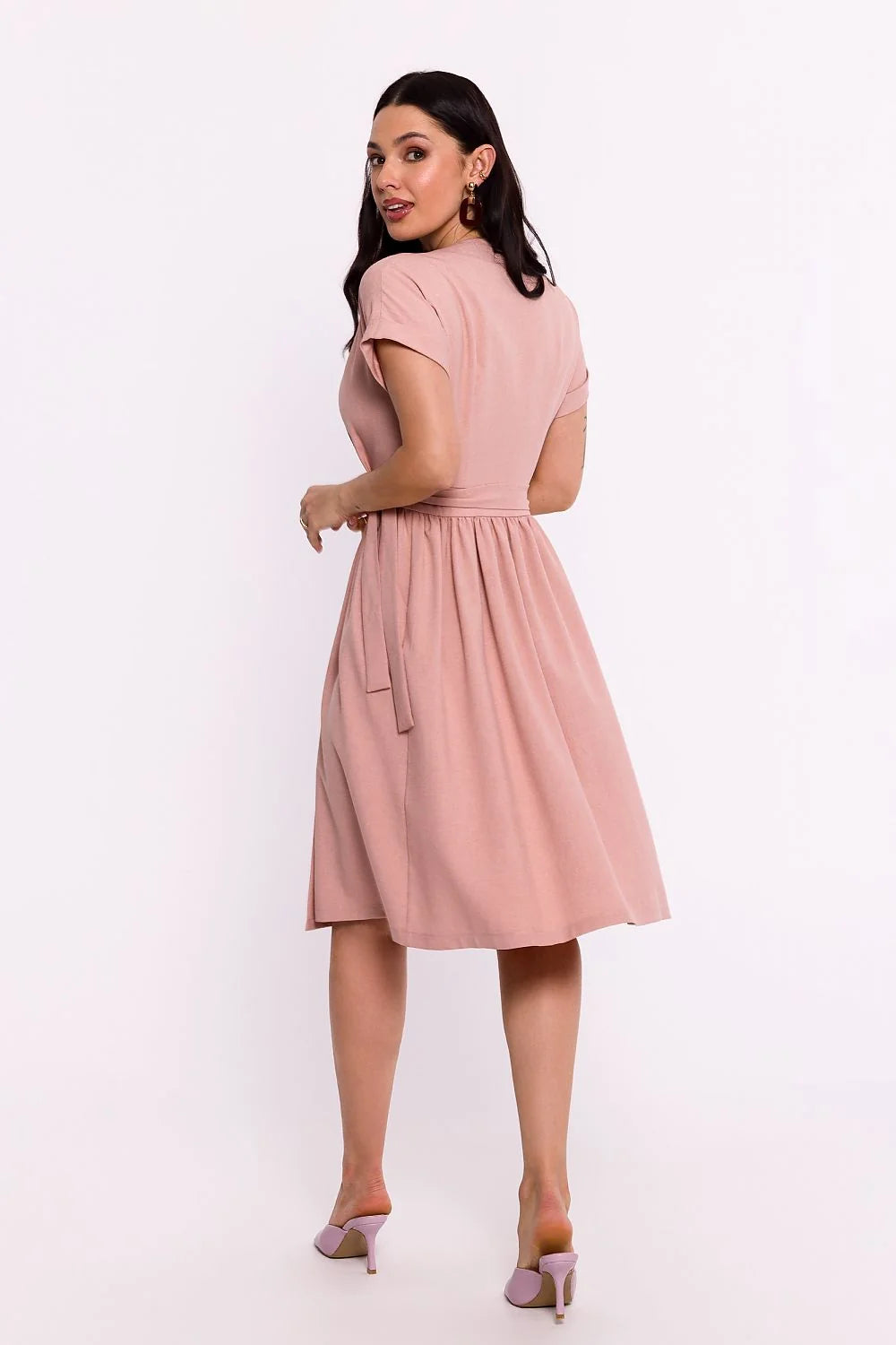 Robe de jour Be Wear en tissu doux manches courtes encolure V croisée ceinture ajustable longueur midi style intemporel rose pastel