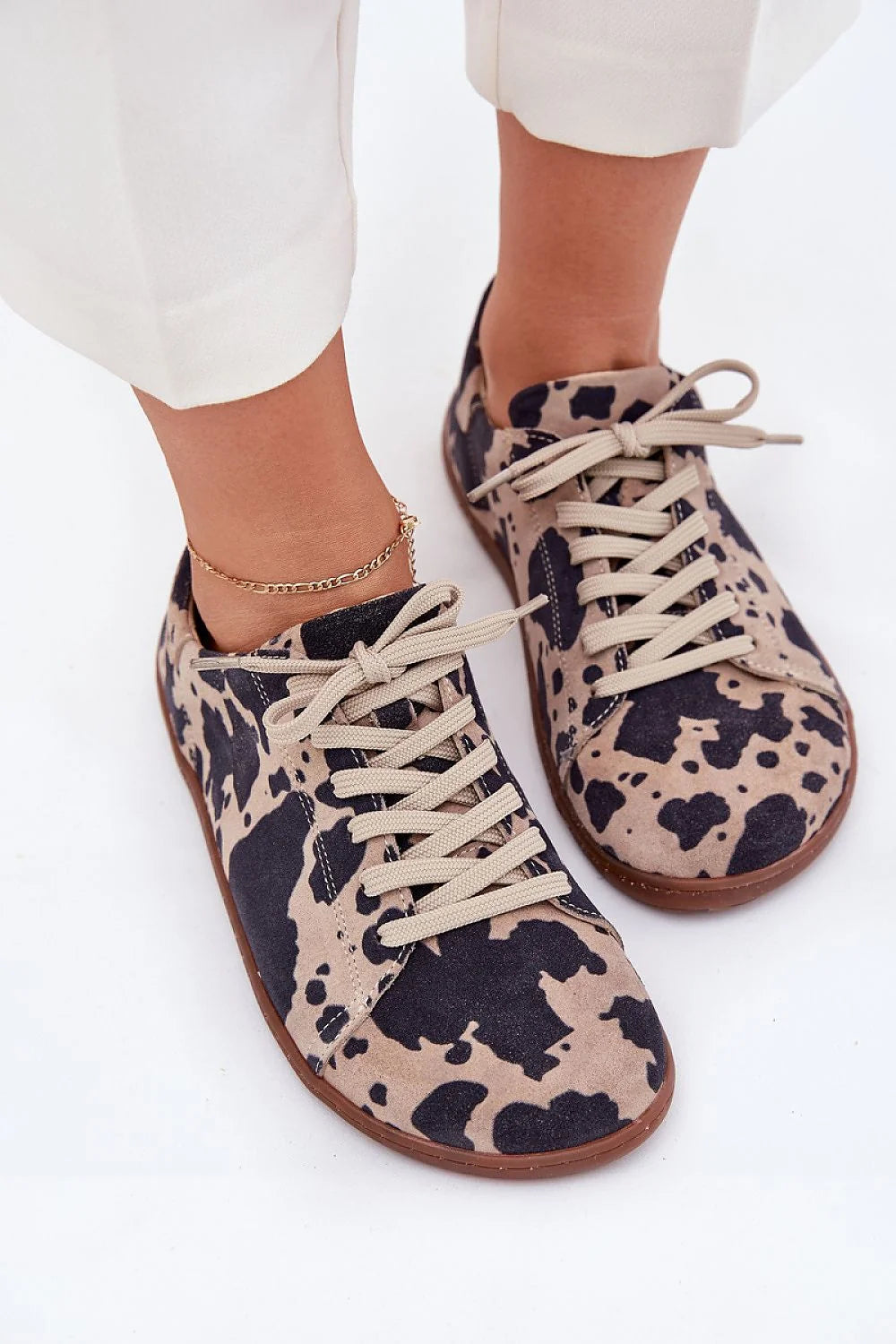 baskets basses femme lacets décontracté chic imprimé animal léopard beige noir suédé bout rond semelle gomme marron confortable