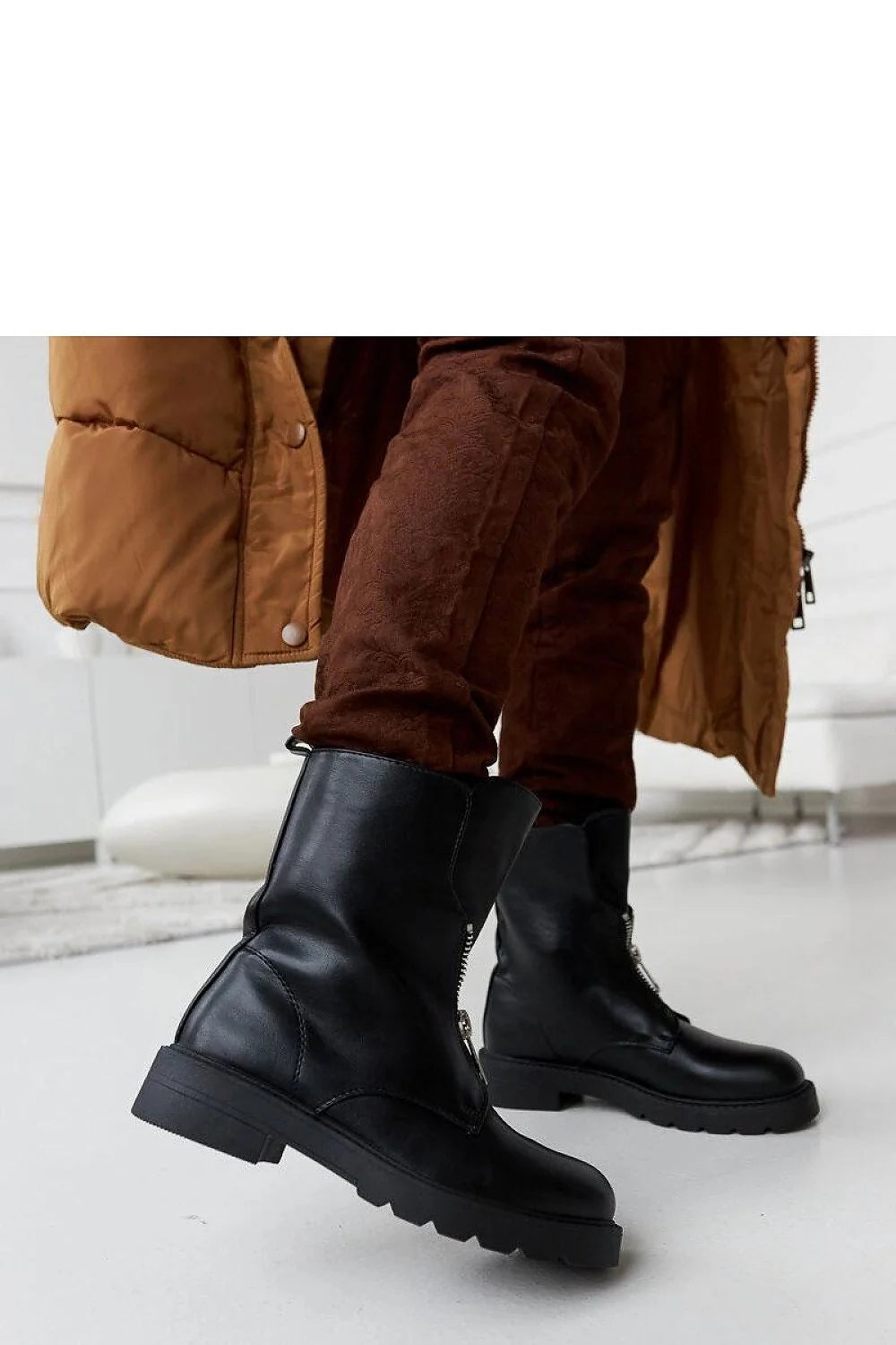 Bottes Chelsea pour femme style moderne tige haute cuir noir fermeture éclair semelle caoutchouc confortable élégance casual
