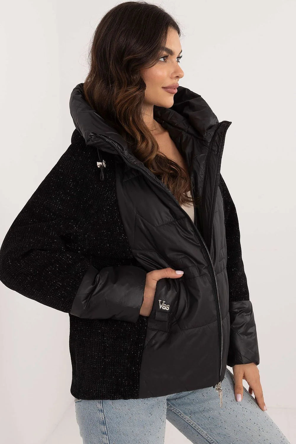 Doudoune femme élégante matelassée pailletée couleur noire coupe oversize capuche poches latérales fermeture éclair argent