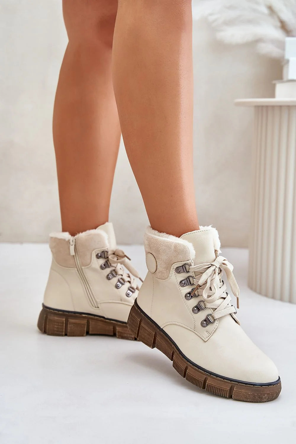 Bottes trappeur Step in style femmes cuir écologique fourrure synthétique beige crème plateforme semelle compensée lacets métalliques design moderne outdoor