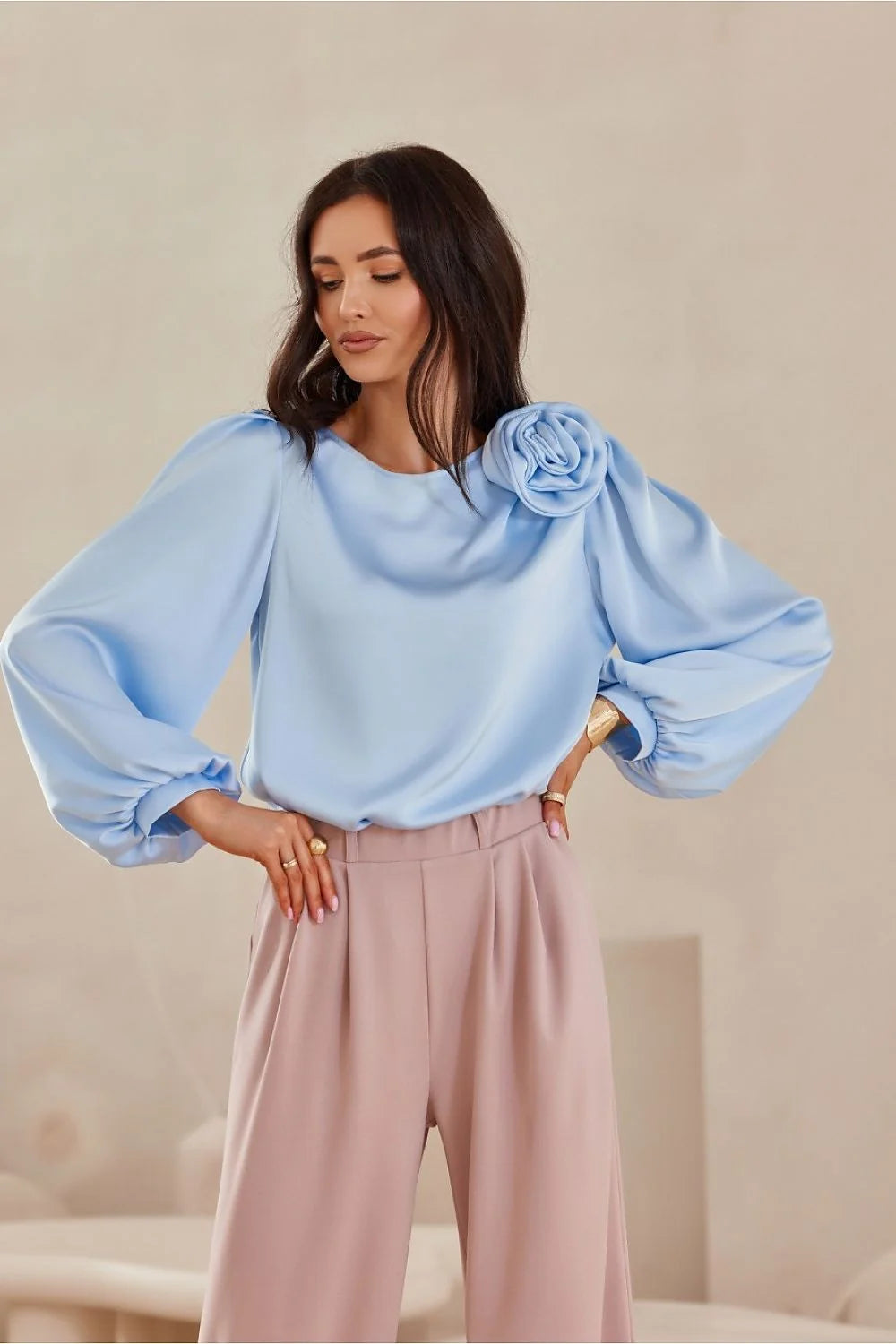 Chemisier Roco Fashion élégant bleu ciel soie satin manches bouffantes floral épaule femme coupe ample