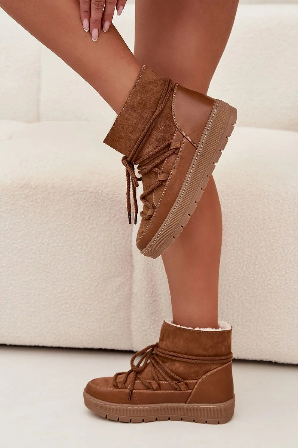 bottes neige femme cuir écologique daim cognac montantes lacets fourrure doublée plateforme caoutchouc crantée antidérapante isolante confortable cheville