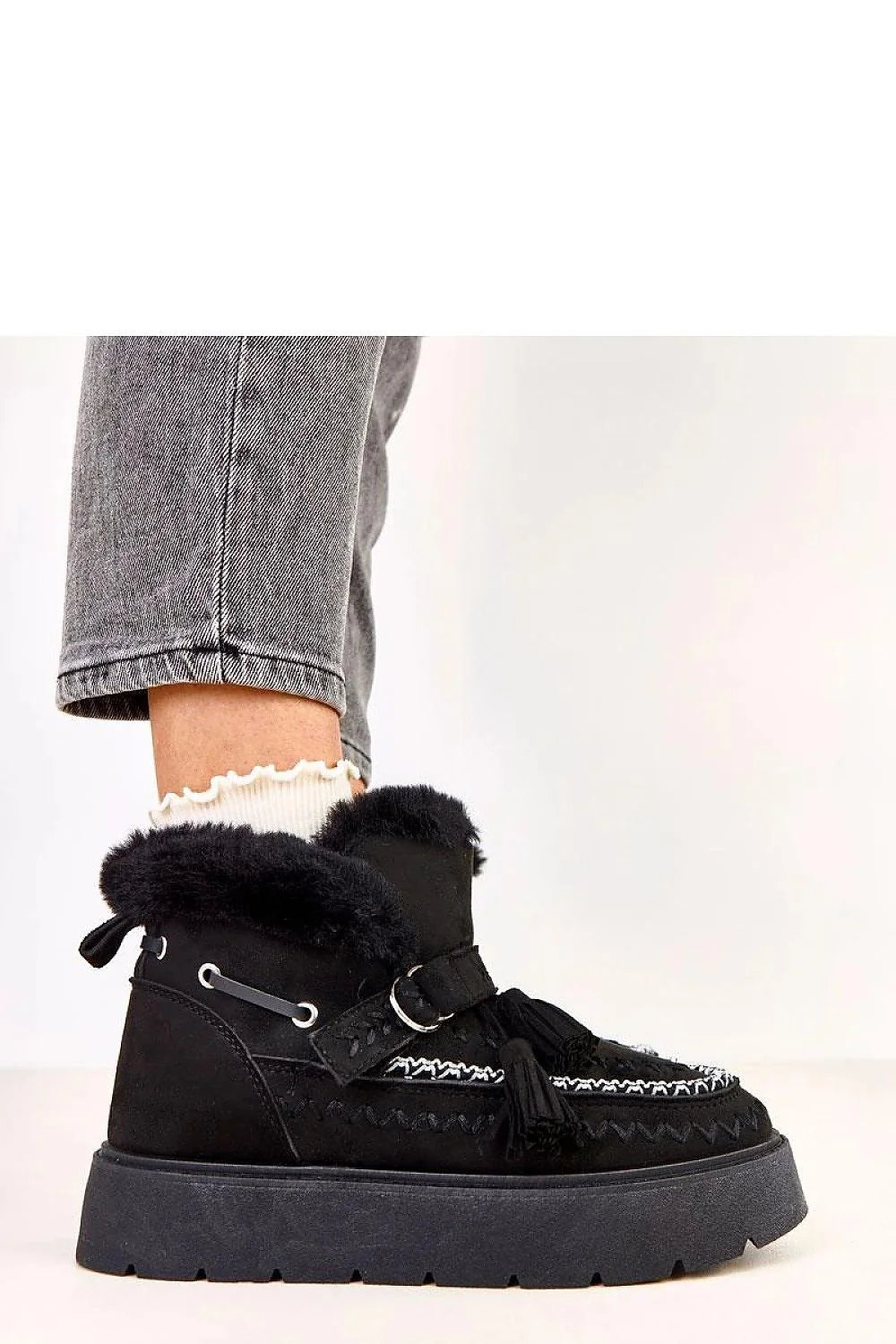 bottes fourrées franges suédine écoresponsable noire plateforme 4cm crantée semelle antidérapante doublure chaude slipon facile enfiler cosy hivernal