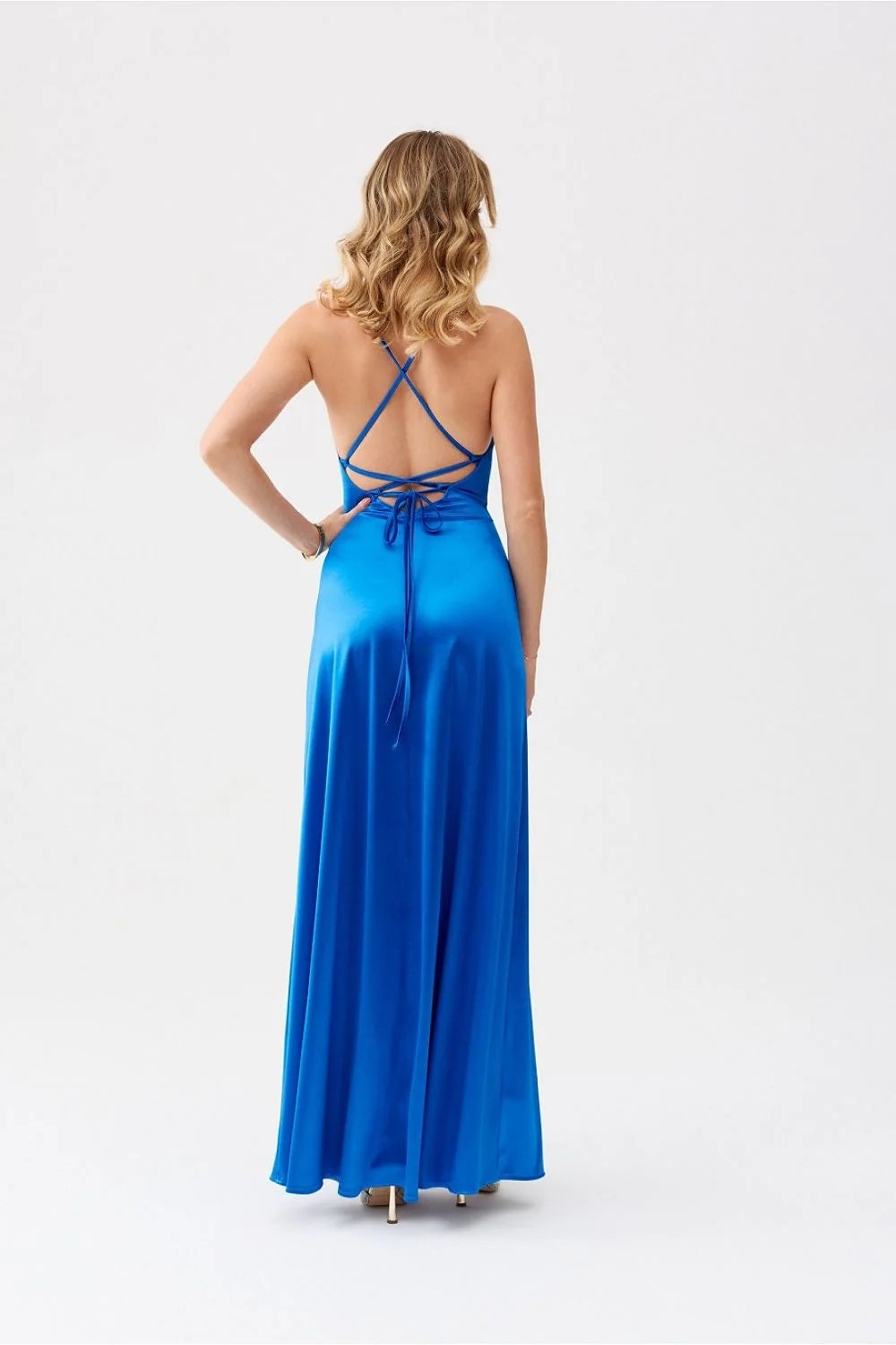 Robe longue élégante en satin bleu électrique encolure V bretelles fines coupe ajustée fente haute soirée événement femmes