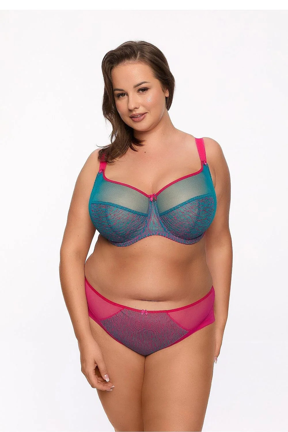 Ensemble de lingerie moderne pour femme, dentelle floral, couleur contrastée, confort et style, soutien-gorge à armatures, culotte classique, détails élégants, idéal pour les occasions spéciales