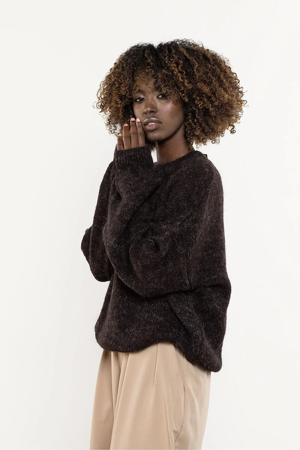 pull femme manches longues laine cachemire mohair polyamide acrylique marron col rond ballon épaules tombantes duveteuse côtelés décontracté chaud polyvalent