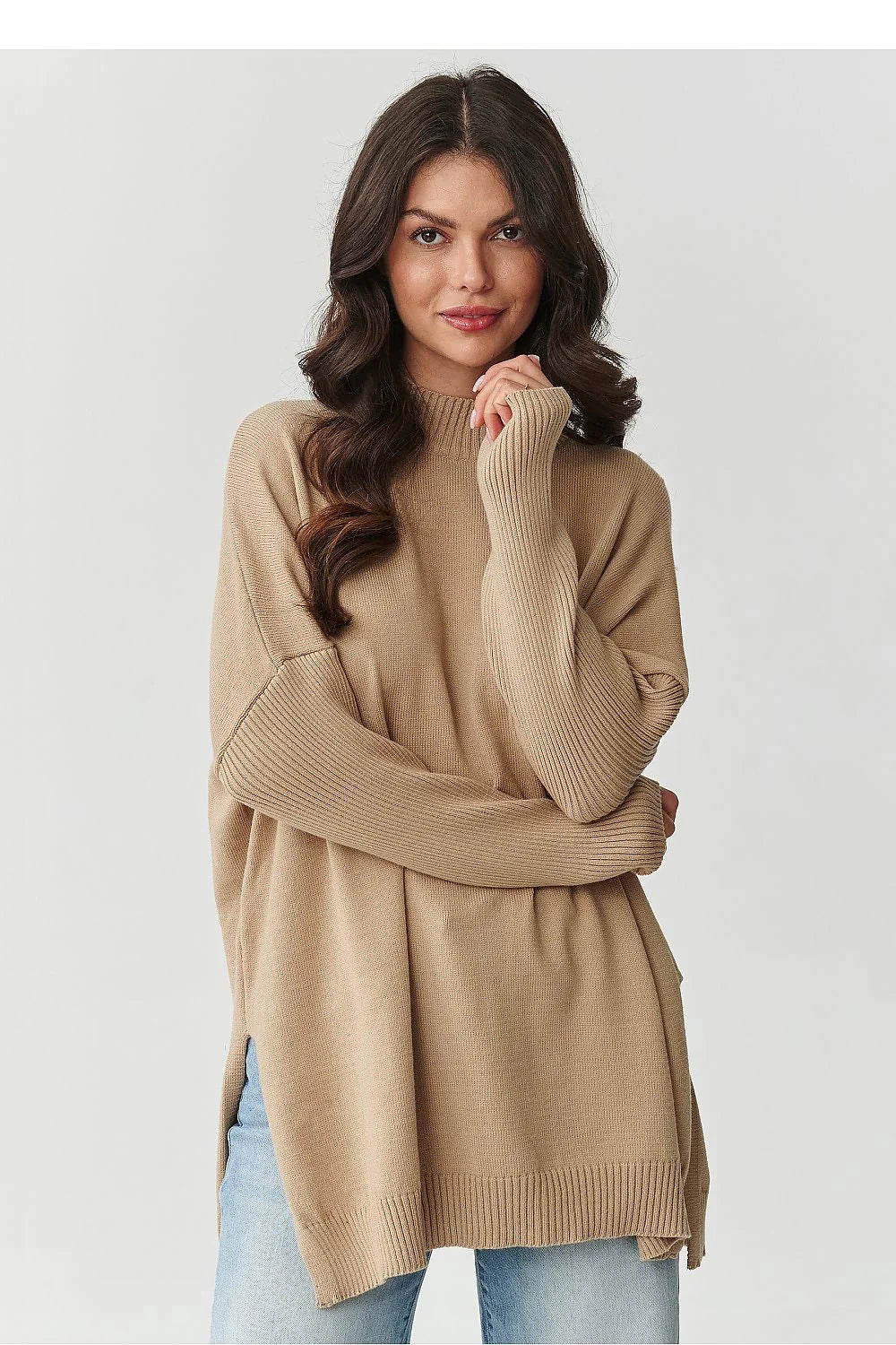 pull oversize femme long col roulé viscose majoritaire doux camel maille côtelée fentes latérales épaules tombantes manches longues ourlet fluide