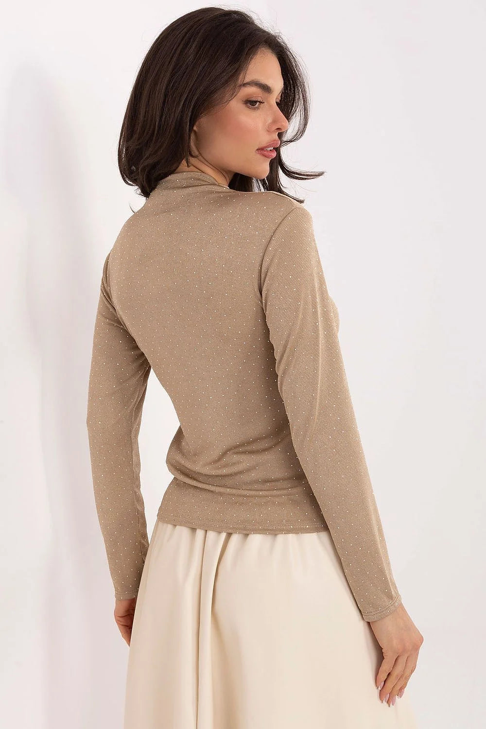 chemisier ajusté col montant manches longues viscose polyester extensible strass scintillant beige camel élégant doux confortable superposable soirée