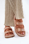 sandales féminines suédine écologique artisanal beige surpiqûres orange boucles carrées dorées double bride réglable semelle rembourrée antidérapante plateforme confort estival