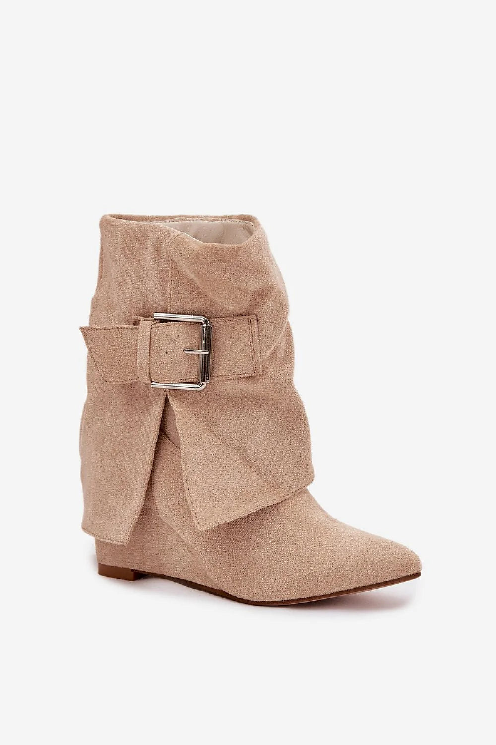 bottines talon compensé beige suédine écologique bout pointu tige mi mollet plissé bride boucle carrée métal argenté bohème chic