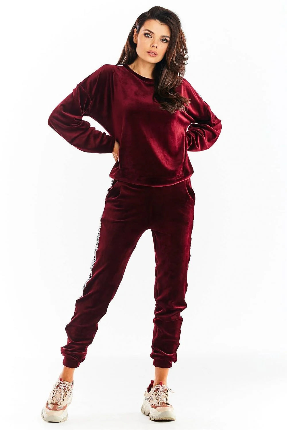 Sweatshirt femme velours bordeaux casual-chic confortable manches longues col rond mode automne élégance