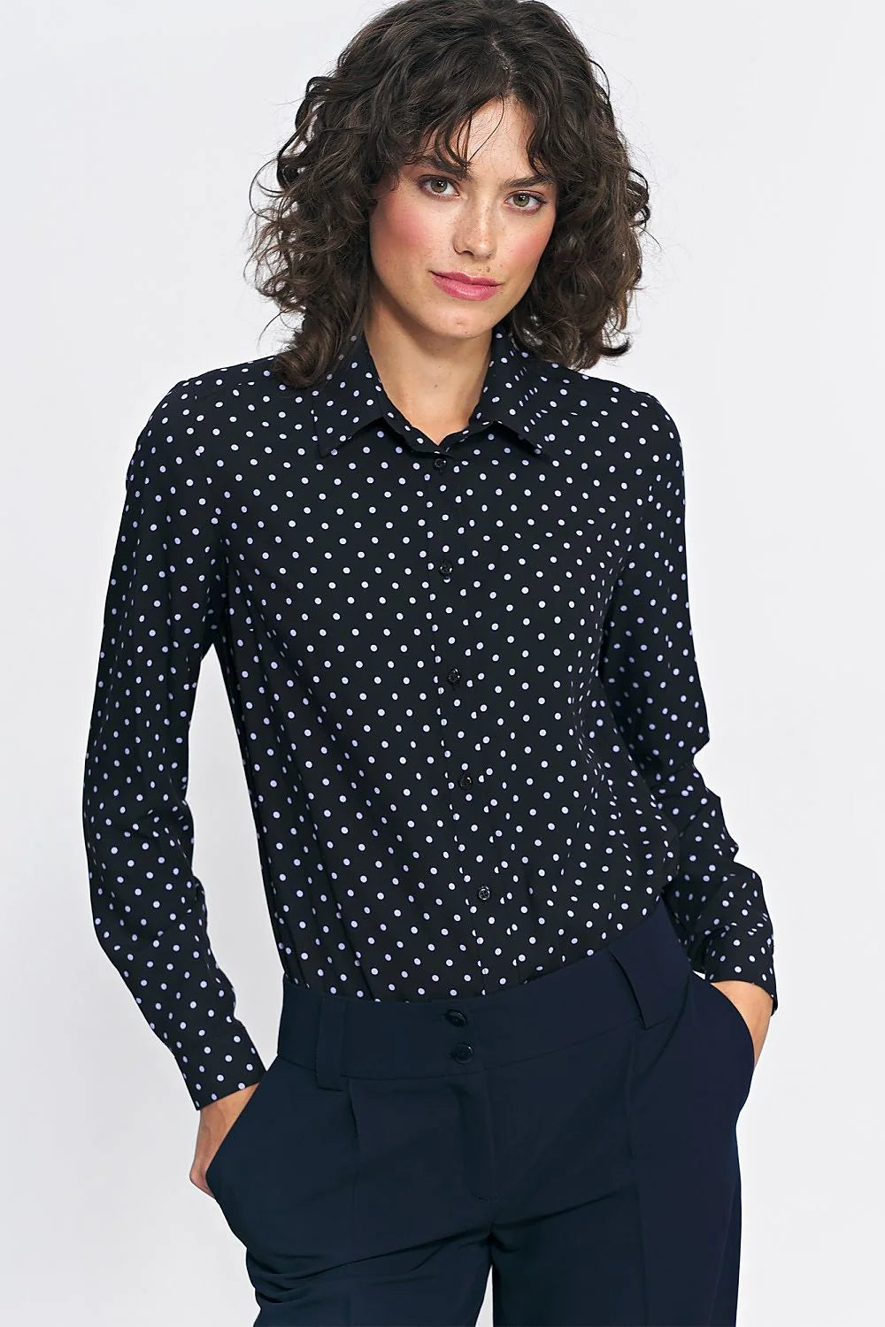 Chemise élégante pour femme manches longues col classique motif pois noir et blanc viscose 100% tailles 34-42