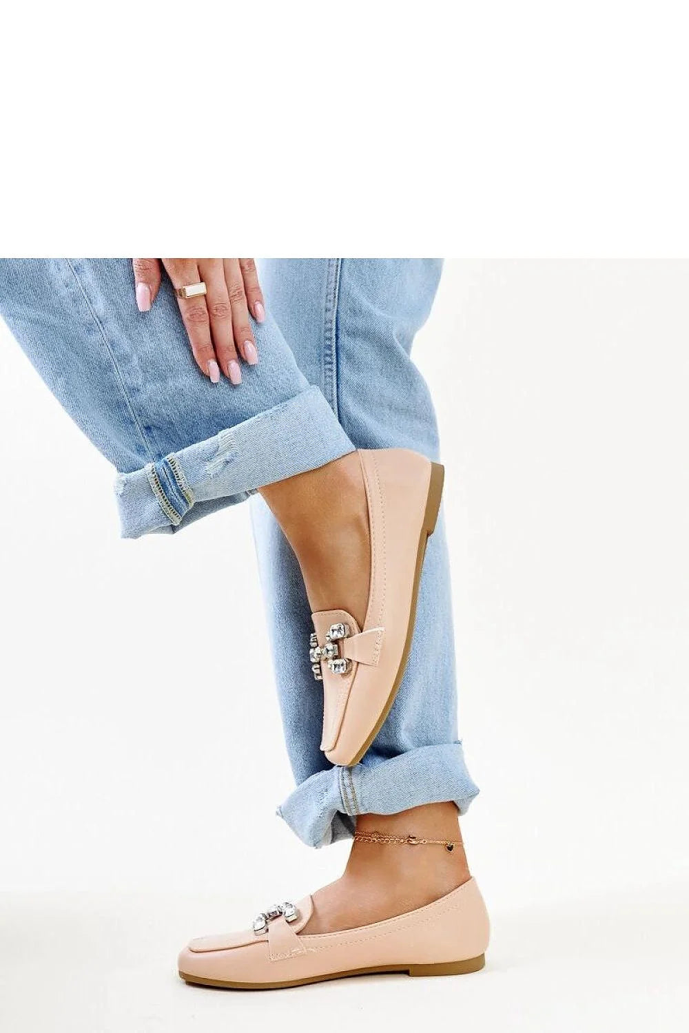 Moccasins pour femme style classique moderne, cuir synthétique, beige rosé, détails argentés, semelle élastique, confort tout le jour