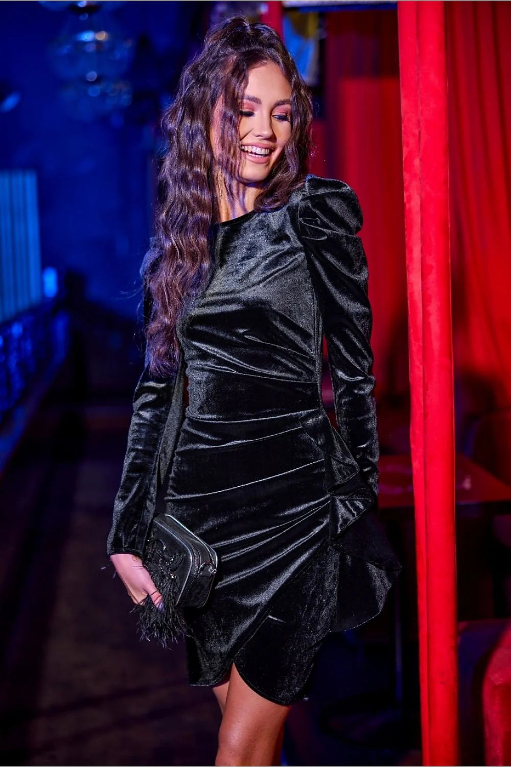 Robe de soirée élégante asymétrique longue manches velours noir drapé nœud dos nu ajustable femme