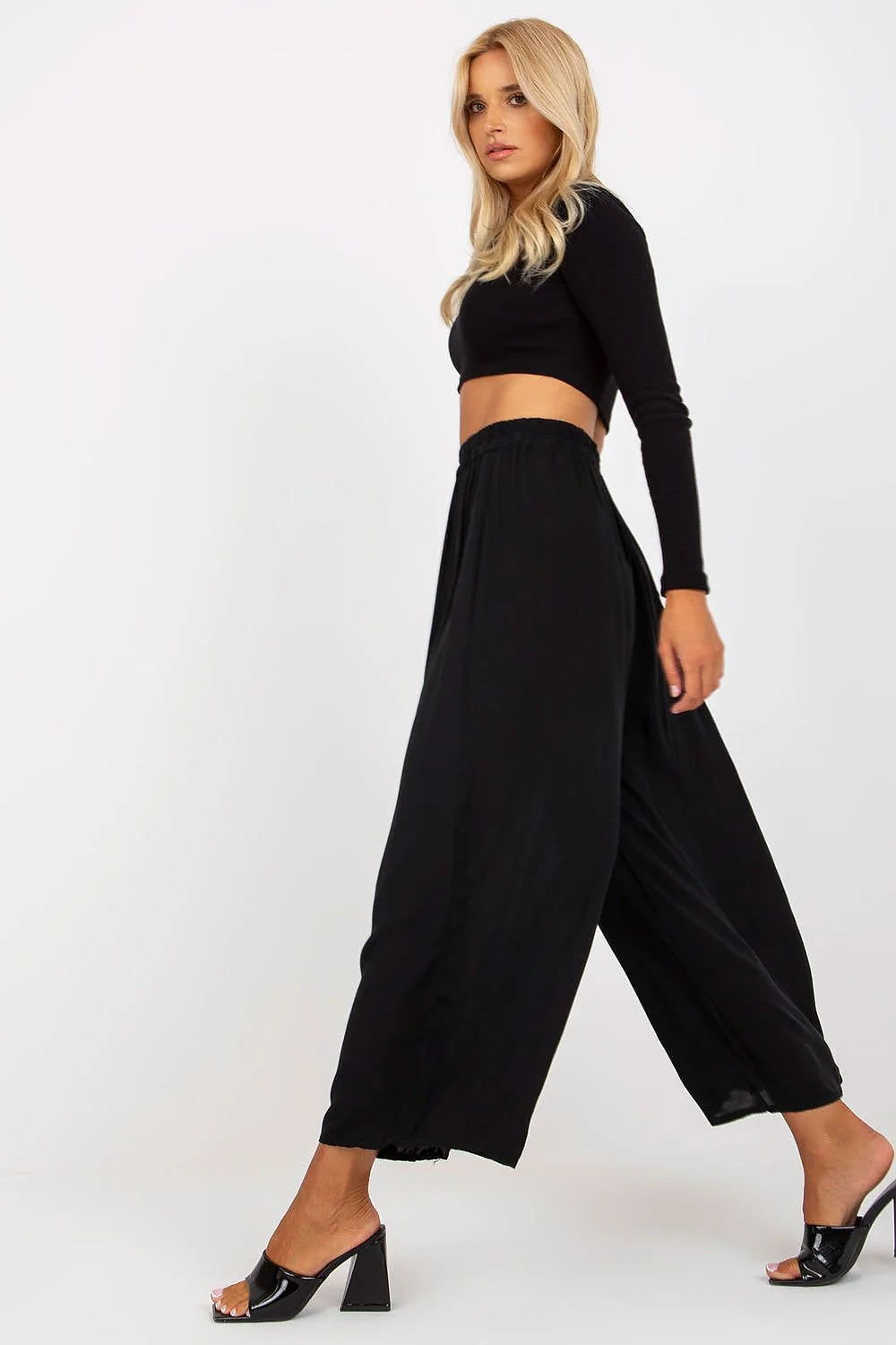 Ensemble femme noir crop top manches longues pantalon large taille élastique matière douce