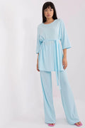 Ensemble féminin Lakerta en coton élasthanne tissu côtelé bleu pastel coupe ample manches 3/4 pantalon large ceinture assortie occasion quotidienne style moderne