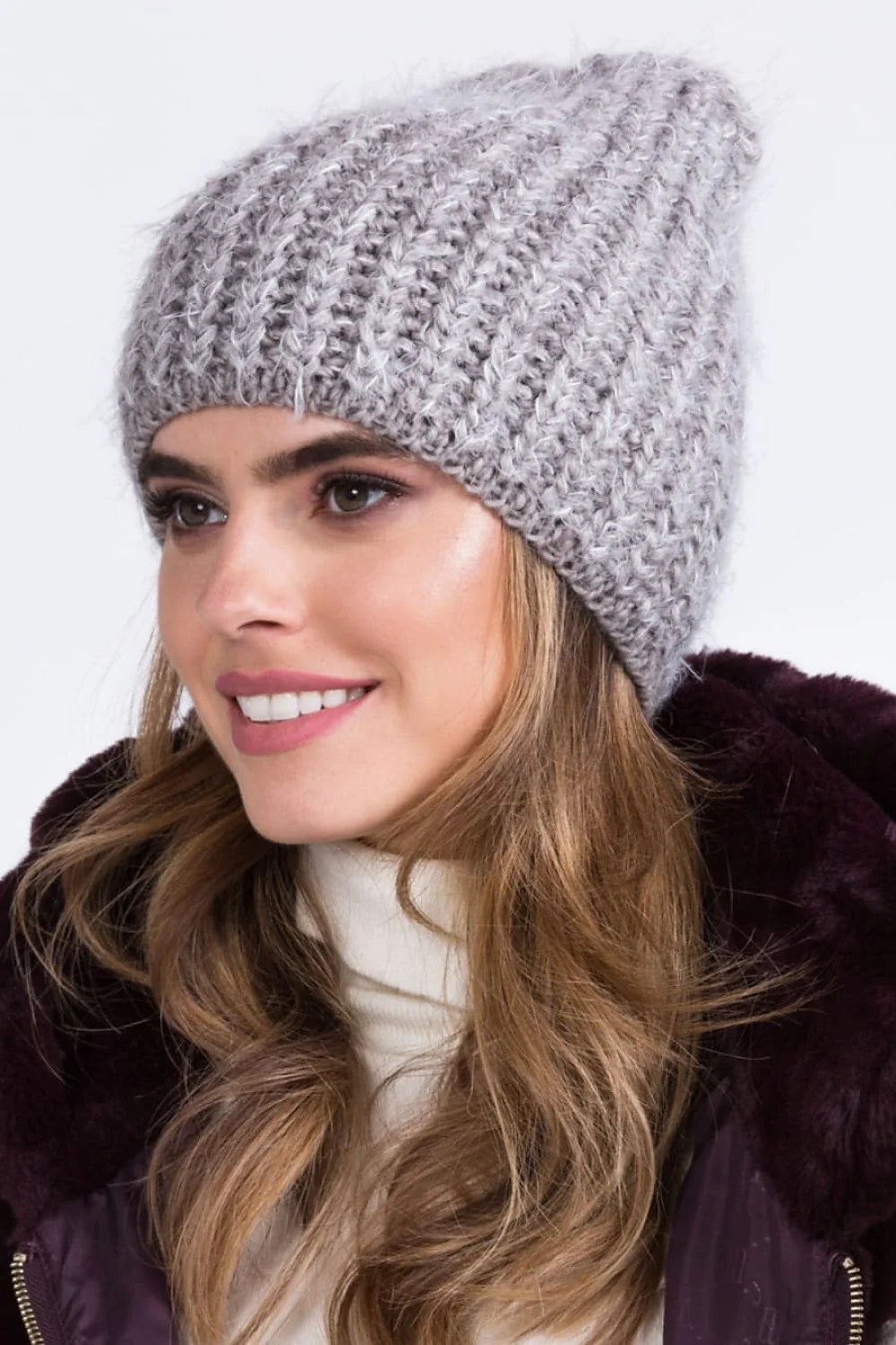 bonnet tricot femme gris foncé grosse maille volumineux côtelé ajusté effilé pointe moelleux chaud doux laine acrylique durable élégant intemporel