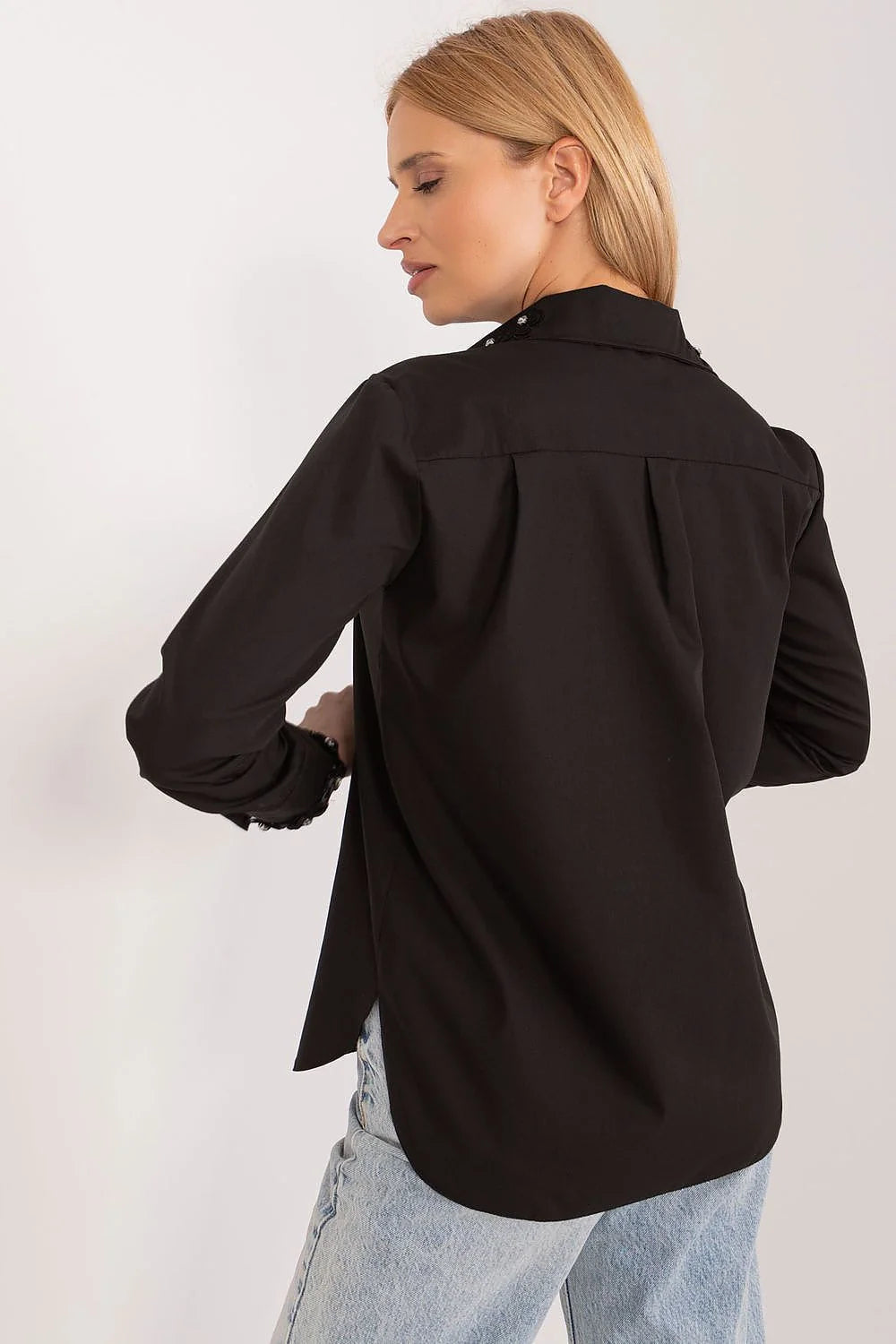 Chemise manche longue Lakerta femme élégance intemporelle coton noir coupe droite col italien broderies fleurs sequins