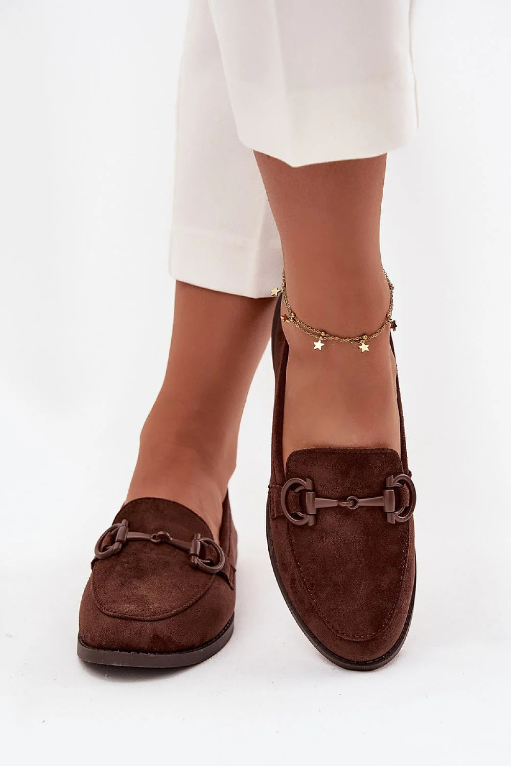 mocassins femme suède écologique daim marron chocolat boutpointu empeignebasse slipon morsmétallique surpiqûresdecoratives semelleplate petit talon confortable polyvalent bureau ville chic