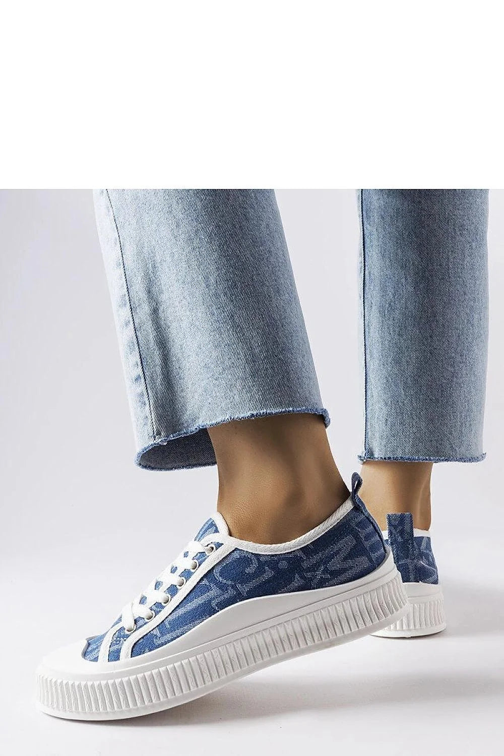 Sneakers femme style casual denim bleu motif blanc semelle blanche plateforme tige basse ajustable confortable mode été
