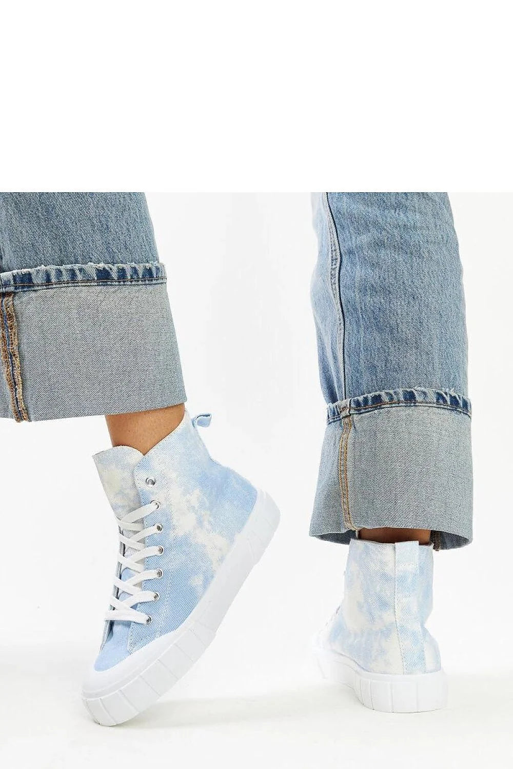 Baskets montantes pour femmes en toile bleu clair, style casual urbain, semelle en caoutchouc, laces blanches, look dégradé, confortable, polyvalente, sneakers modernes, high-top, mode tendance