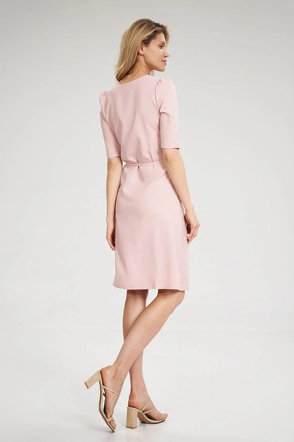 robe midi bleu doux portefeuille tissu léger lin coton coupe ajustée encolure V manches courtes volants ceinture nouée boutons décoratifs