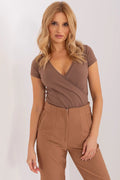 Chemisier Rue Paris femme manches courtes décolleté V croisé taille haute fermeture éclair matière douce couleur taupe style élégant