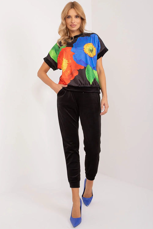 ensemble femme satin velours floral multicolore haut oversize manches courtes base élastiquée pantalon fuselé noir chevilles resserrées poches latérales chic
