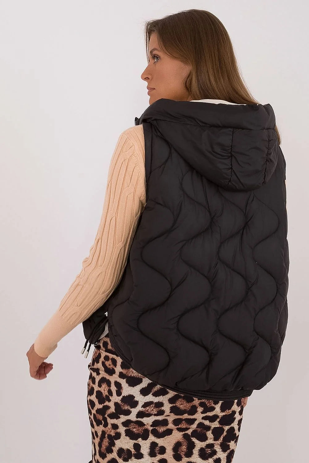 Gilet MBM veste sans manches matelassée noire pull beige torsades mode femme automne printemps