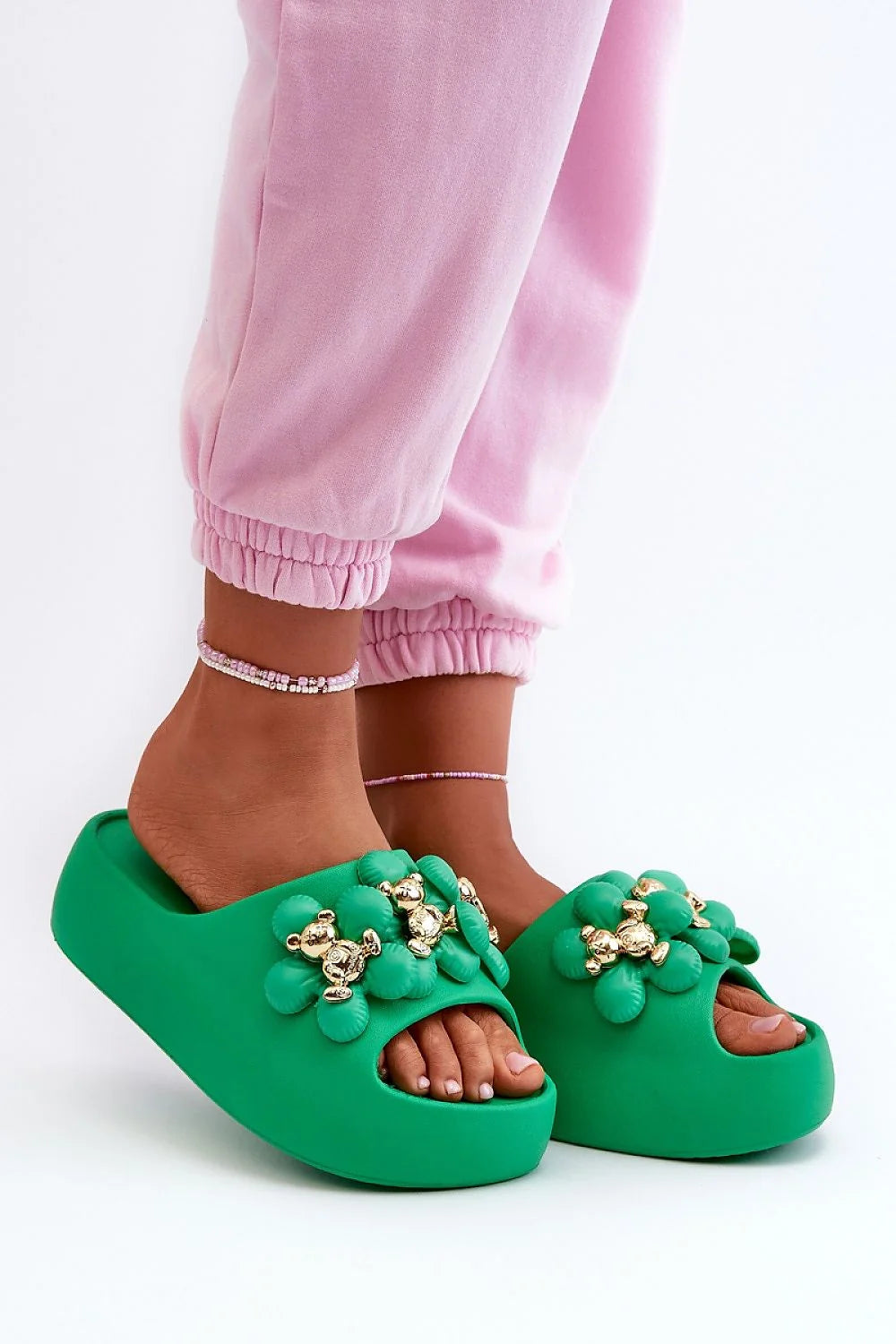 Sandales féminines audacieuses à plateforme verte avec détails floraux dorés, confort et style pour l'été