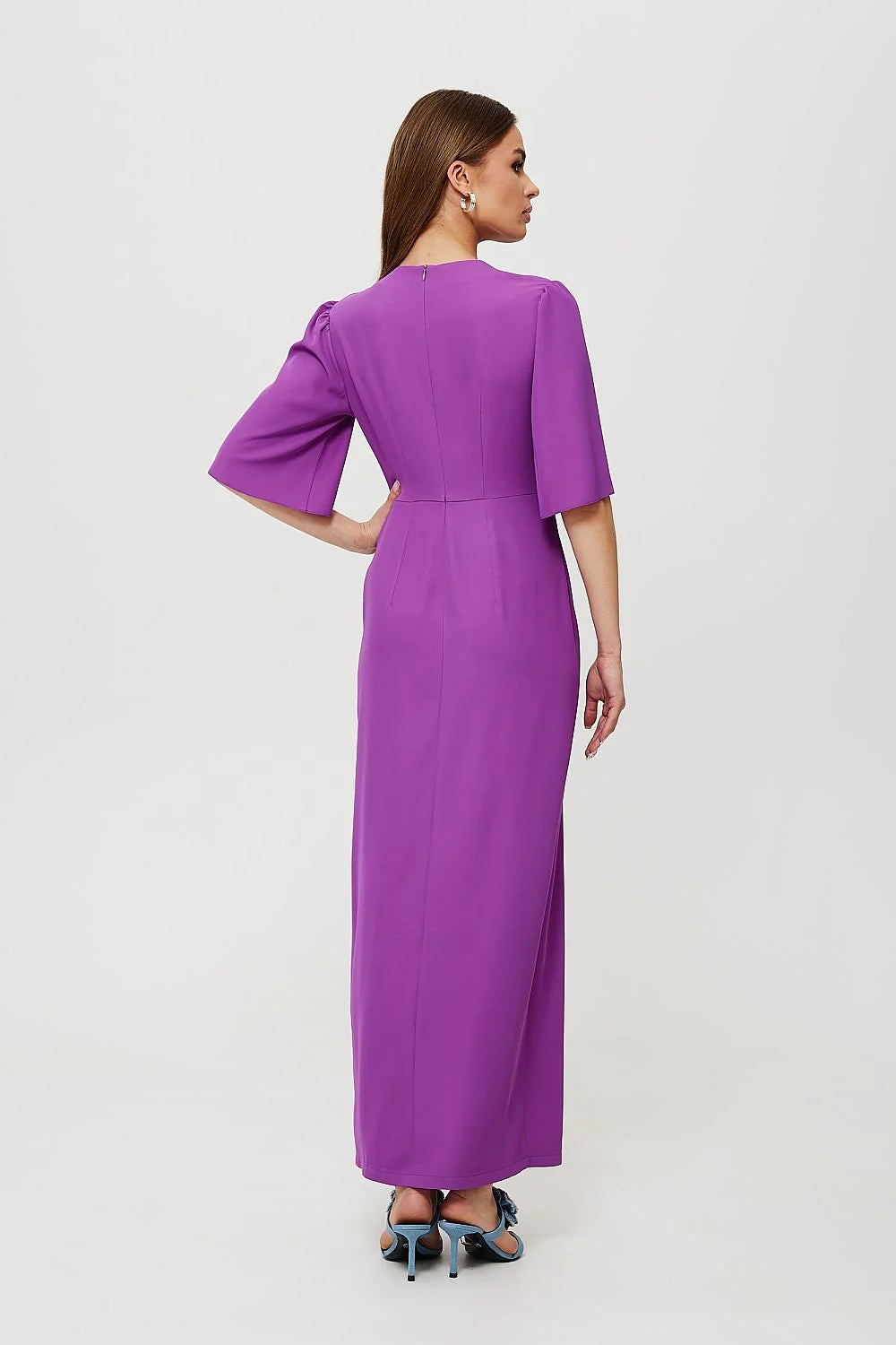 Robe de cocktail élégante longue manches courtes évasées encolure en V fente droite plissée couleur violette vibrant tissu de qualité femme