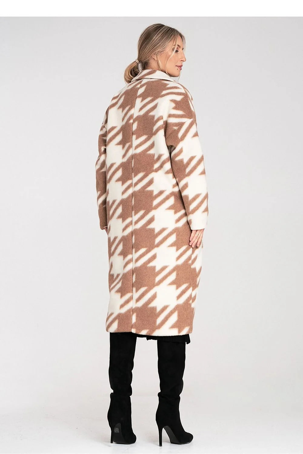 manteau long femme oversize midi pieddepoule beige lainage épais col cranté épaules tombantes boutons contrastants poches latérales fente coupe droite