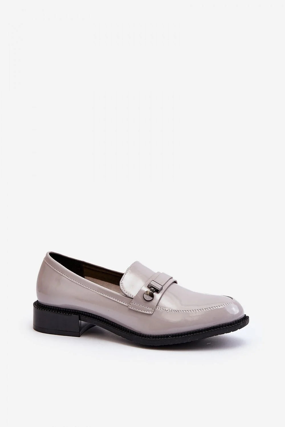 Mocassins pour femmes élégants design moderne cuir artificiel beige clair semelle caoutchouc talon bas