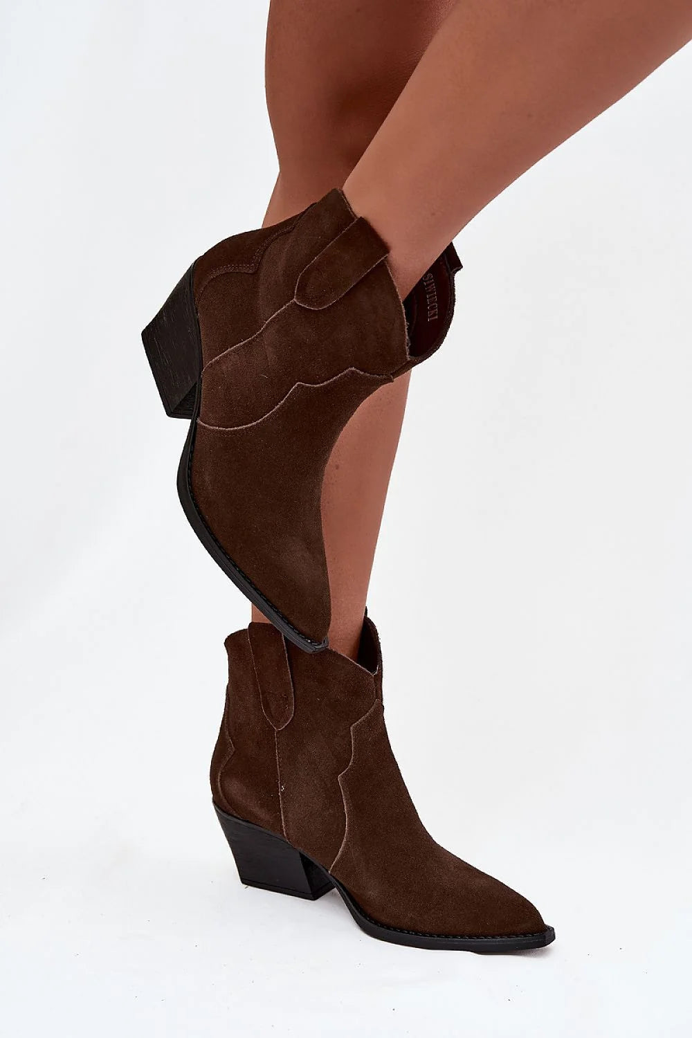 bottines femme western cowboy daim marron chocolat bout pointu tige courte talon bloc biseauté enfilage confortable doublure polaire