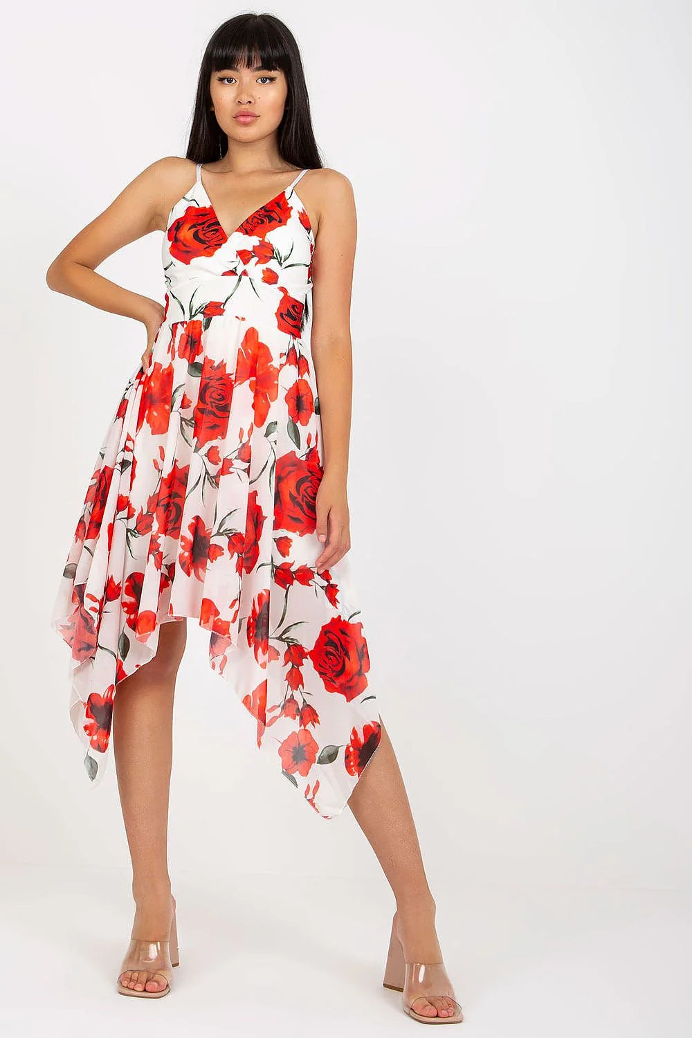 robe estivale bretelles réglables floral grandes roses rouges asymétrique évasée ourlet pointes décolleté V croisé cintrée mousseline doublée bohème