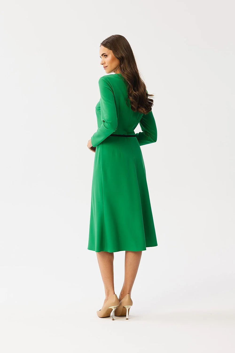 Robe de jour élégante longue manches longues en vert vif avec ceinture noire coupe midi silhouette ajustée femme