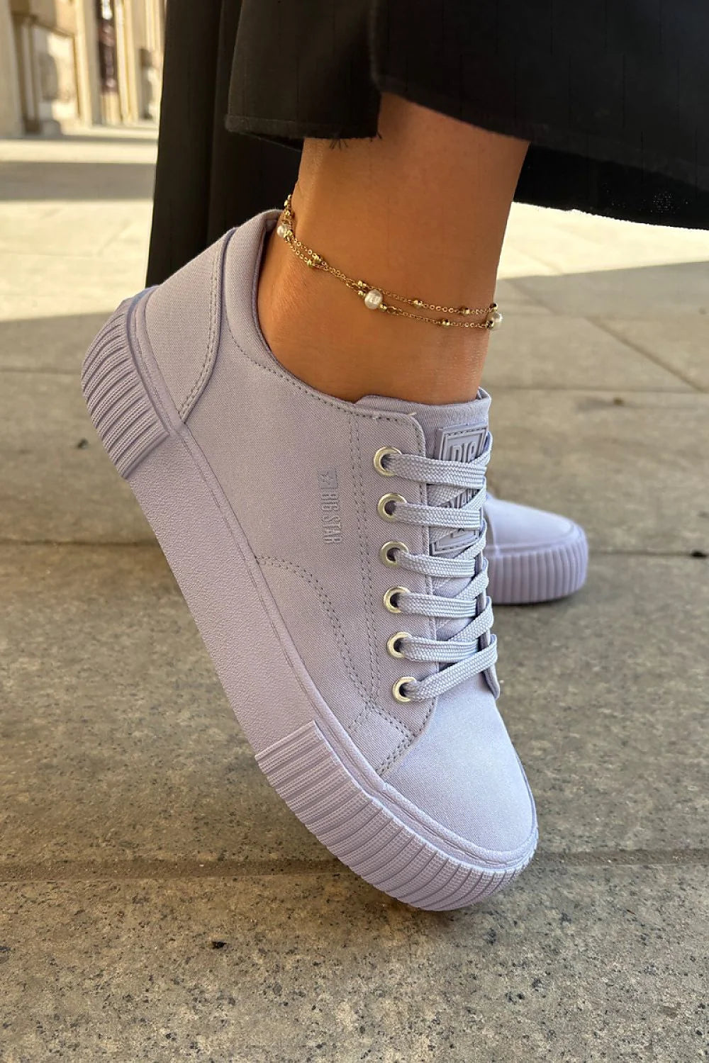 Baskets Step in style pour femmes, design moderne, couleur lavande, tige basse, semelle caoutchouc, confort quotidien, style décontracté