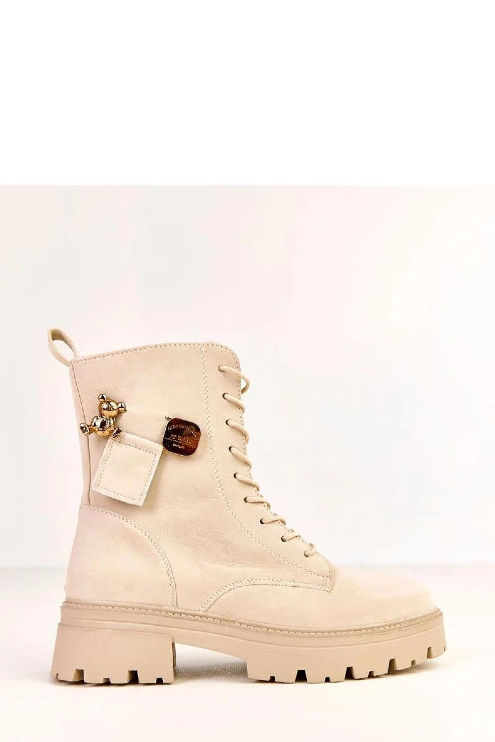 bottines femme confortables cuir écologique suédé beige mi mollet lacets fermeture éclair latérale semelle crantée talon 5cm pendentif doré ours