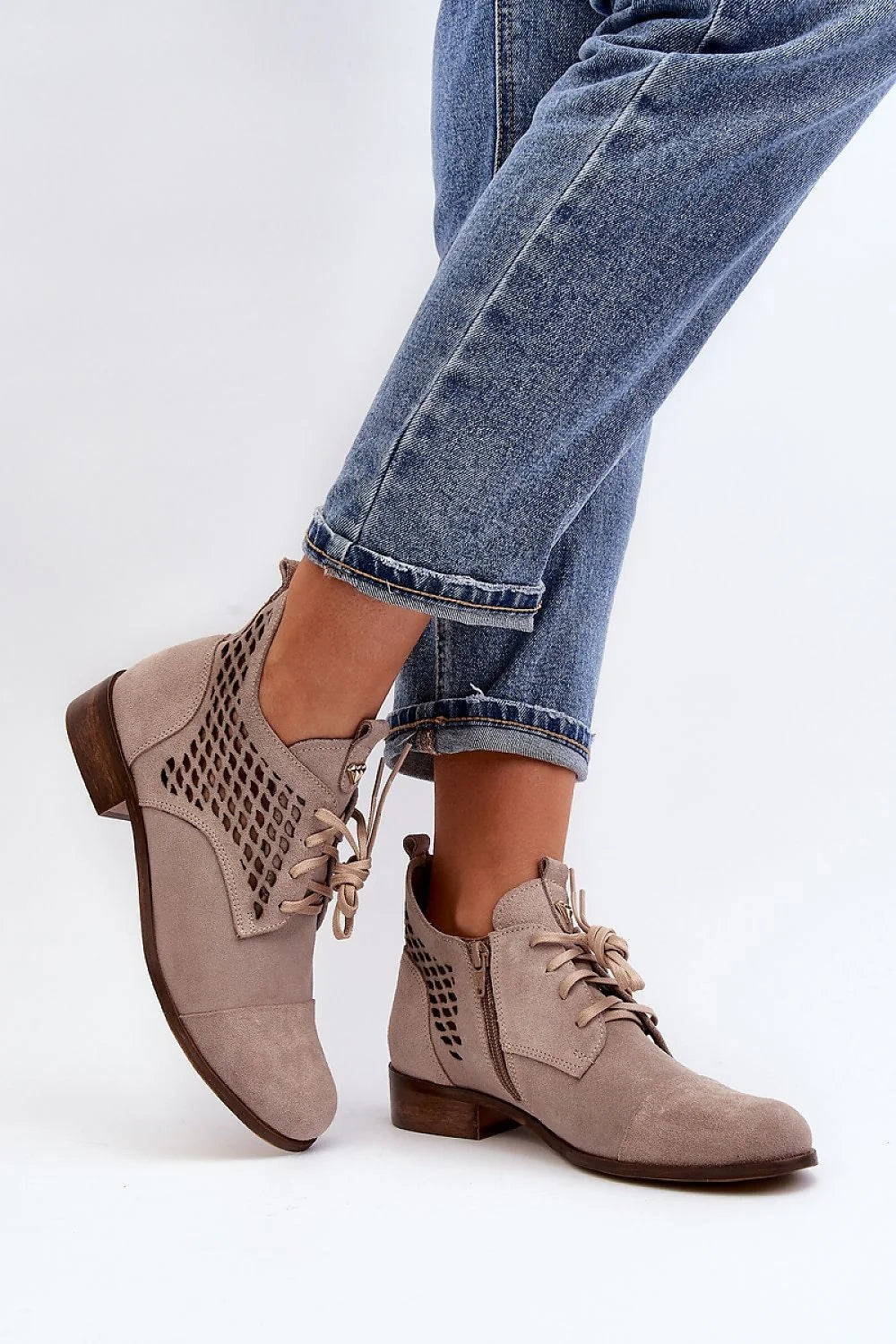 Bottes à lacets féminines en daim taupe, style moderne, tige haute, fermeture éclair latérale, confortable, mode urbaine, taille ajustable, femmes