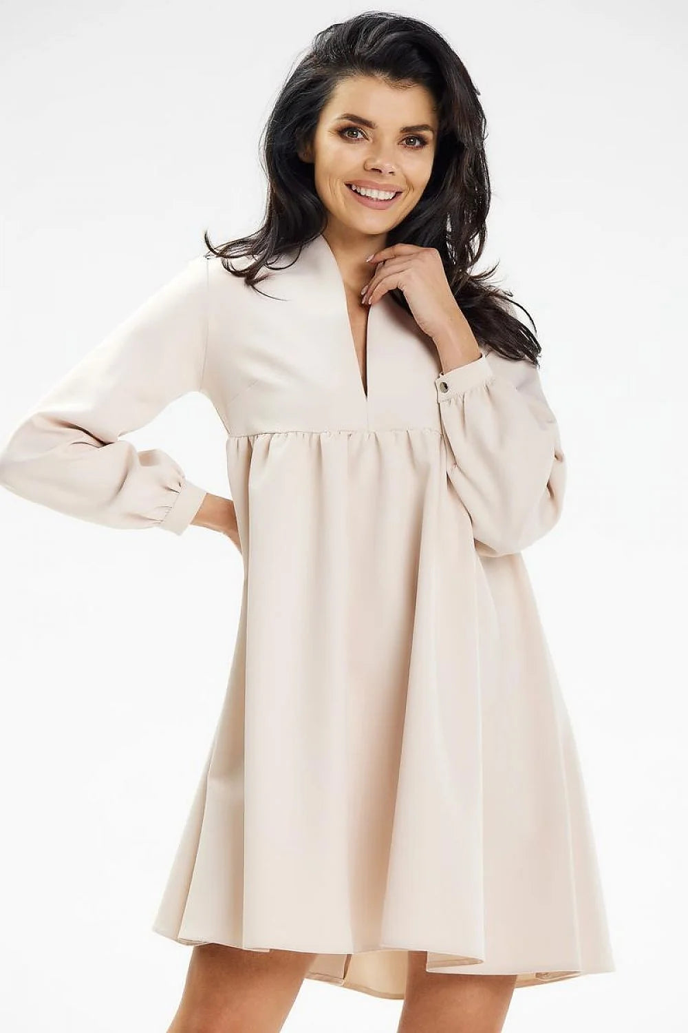 Robe de jour élégante pour femme en tissu fluide couleur beige clair manches longues encolure V taille haute