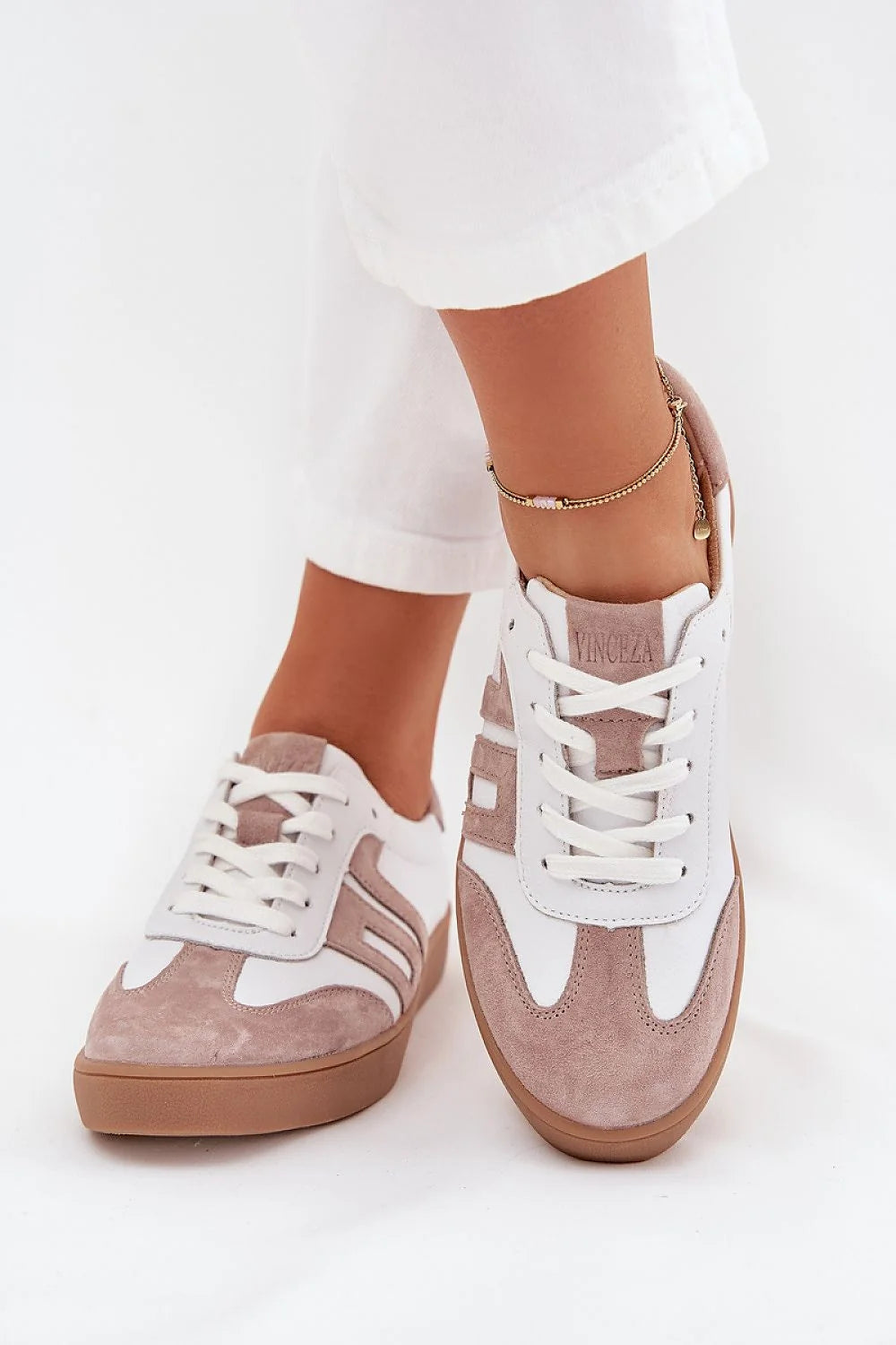 sneakers basses femme Vinceza cuir naturel suédé rose poudré bout arrondi laçage classique semelle camel antidérapante doublure rembourrée confort quotidien